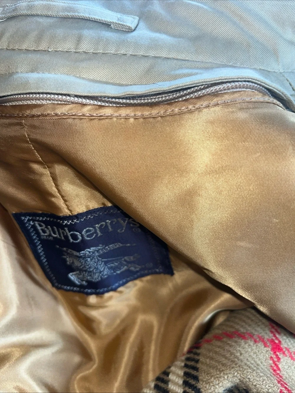 Burberry Classic Double-Breasted Trench Coat - Tan size large - Picture 9 of 13